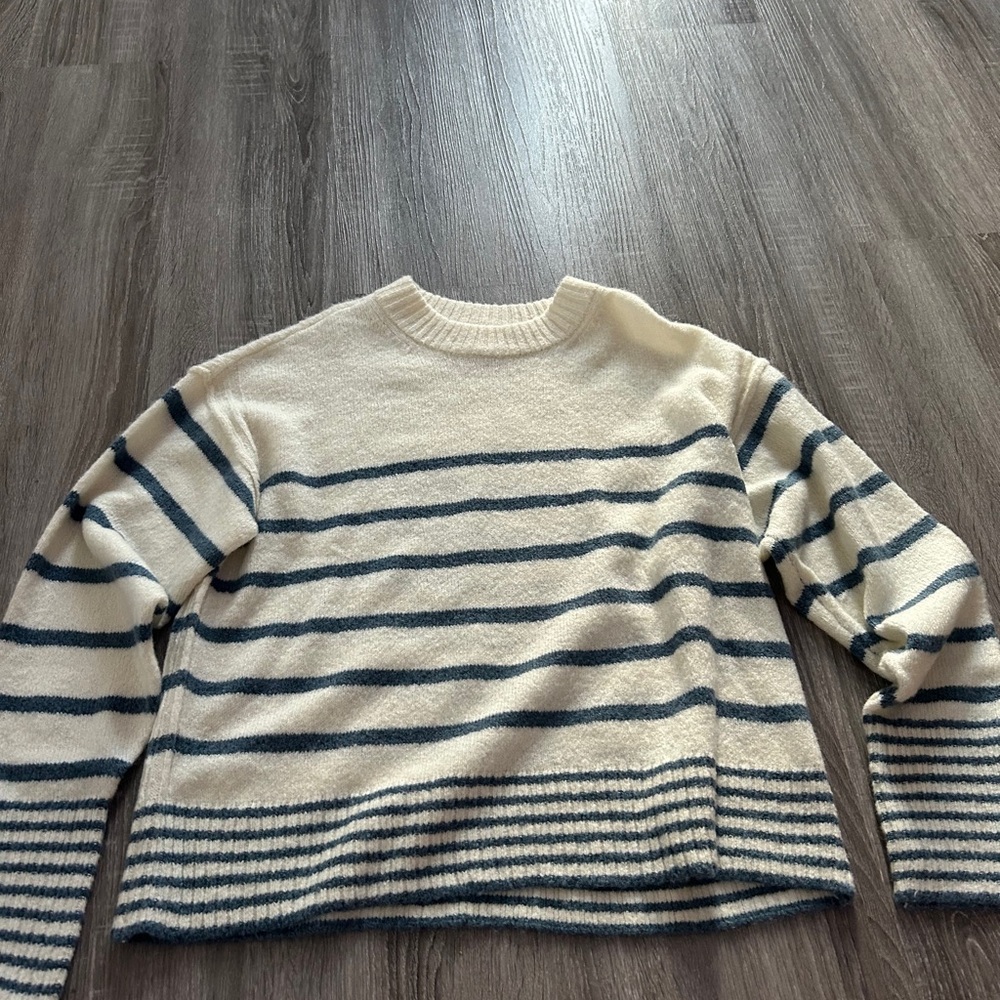 American Eagle Cream Knit Crewneck Sweater